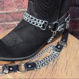 🌼 New Black Leather Bootchains.